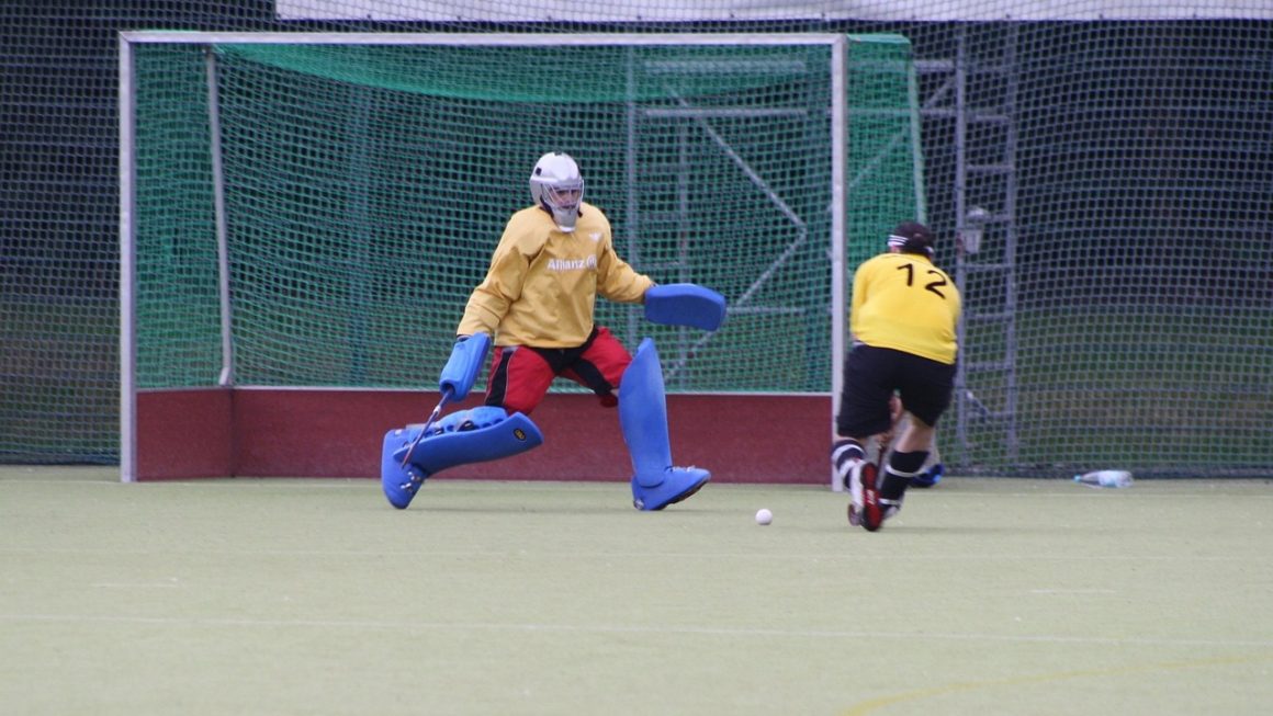 A Simple Warm Up Drill For A Hockey Goalkeeper